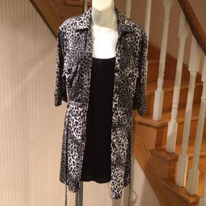 Black/ grey animal. Print safari tunic with belt Preloved